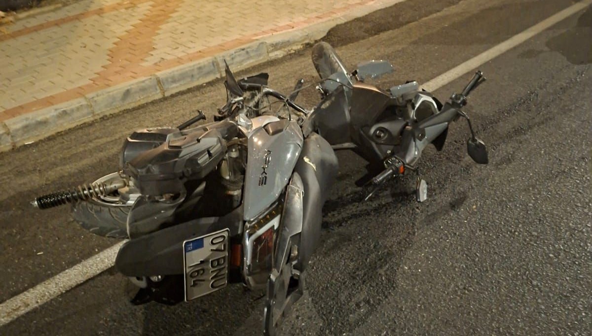 alanyada feci kaza motosiklet surucusu can verdi VirBr1aT