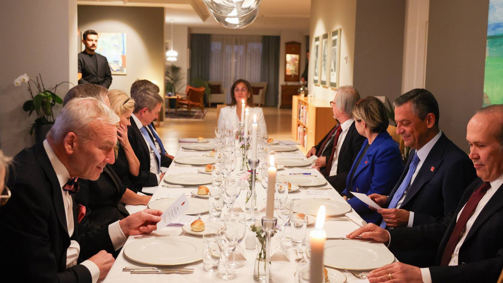 chp lideri ozel buyukelcilerle bir araya geldi VmA8susm