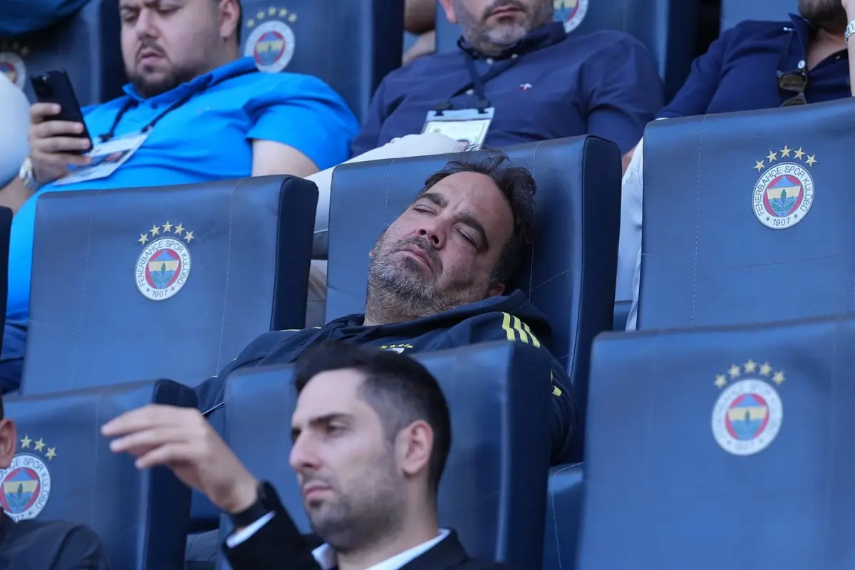 fenerbahce kongresinde ilginc an taraftar uyuya kaldi S2xfUhuw