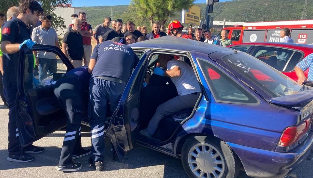 muglada araclar birbirine girdi trafik isiklari arizalandi iddiasi xaYS8LjL