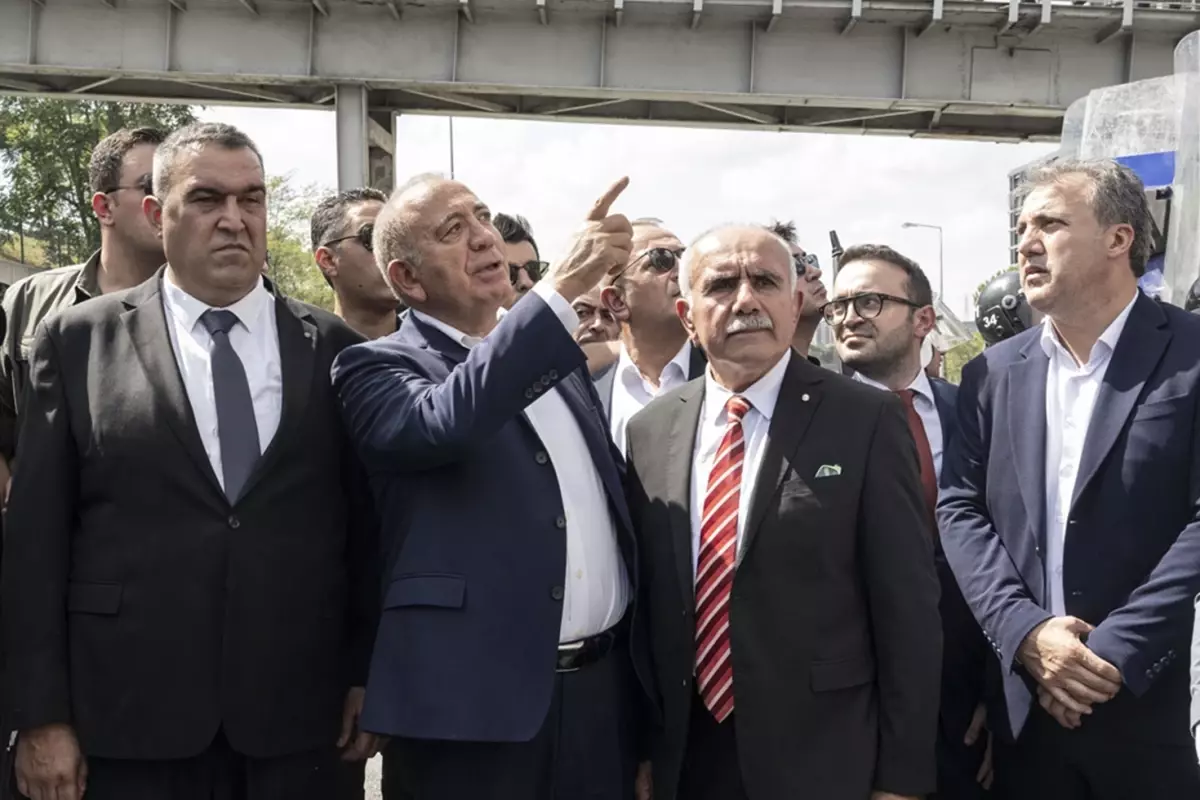 ozel gelmeden binadan ayrildi gursel tekinden karsilasmak istemiyor musunuz sorusuna yanit J3AYKkGb