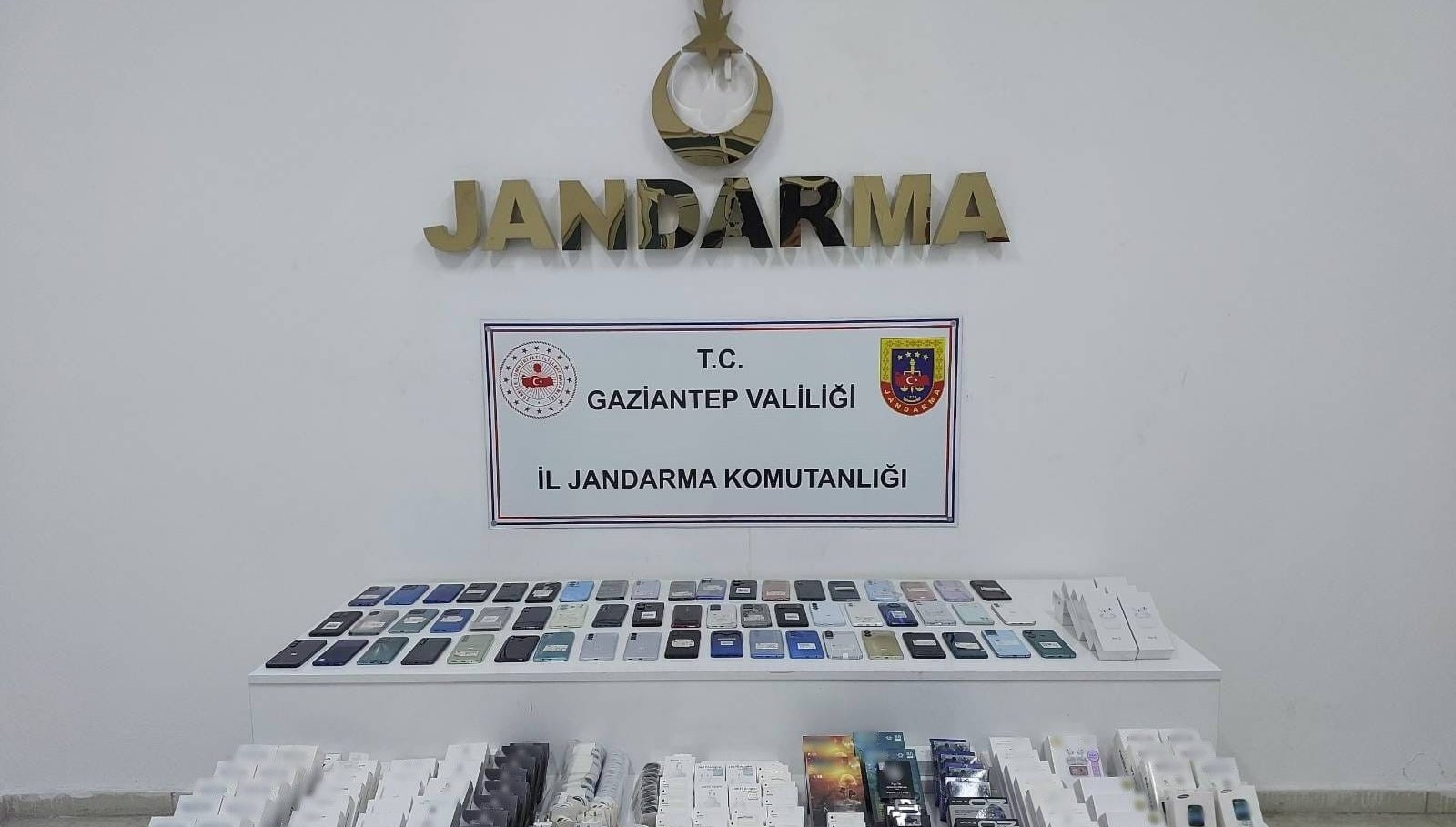 gaziantepde operasyon 1 milyon 900 bin degerinde kacak urun ele gecirildi 2bpJO9SL.jpg