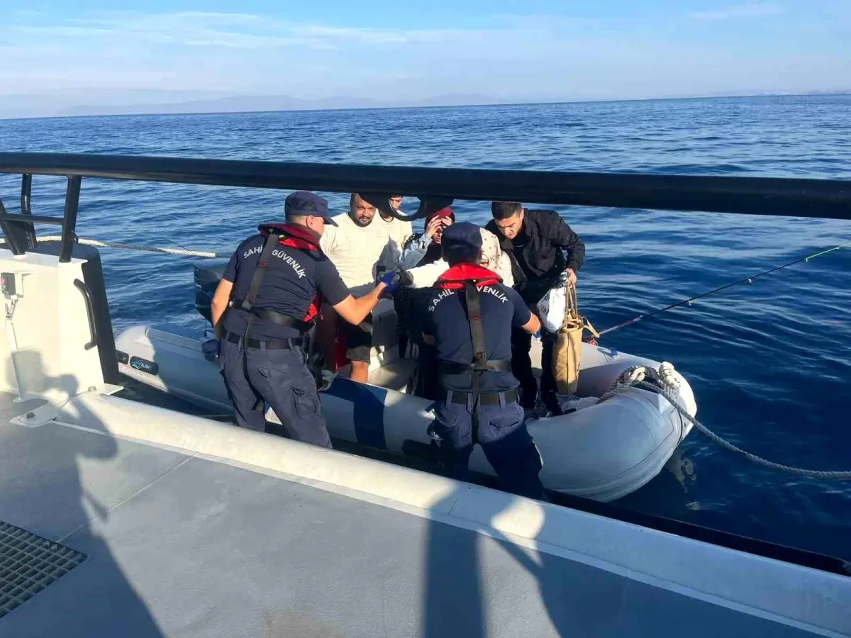 izmir aciklarinda 44 duzensiz gocmen yakalandi Y7TNVuep