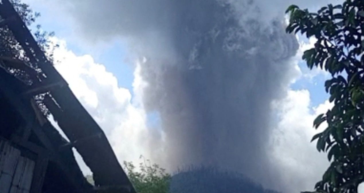 pasifik ates cemberinde patlama lav ve kul gokyuzunu kapladi ucuslar durdu tS2ysXNV.jpg