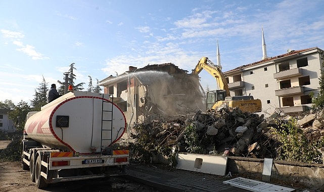 turgutalp kentsel donusumde 2 ve 3 etap yikimlari basladi jXmIOnEr.jpg