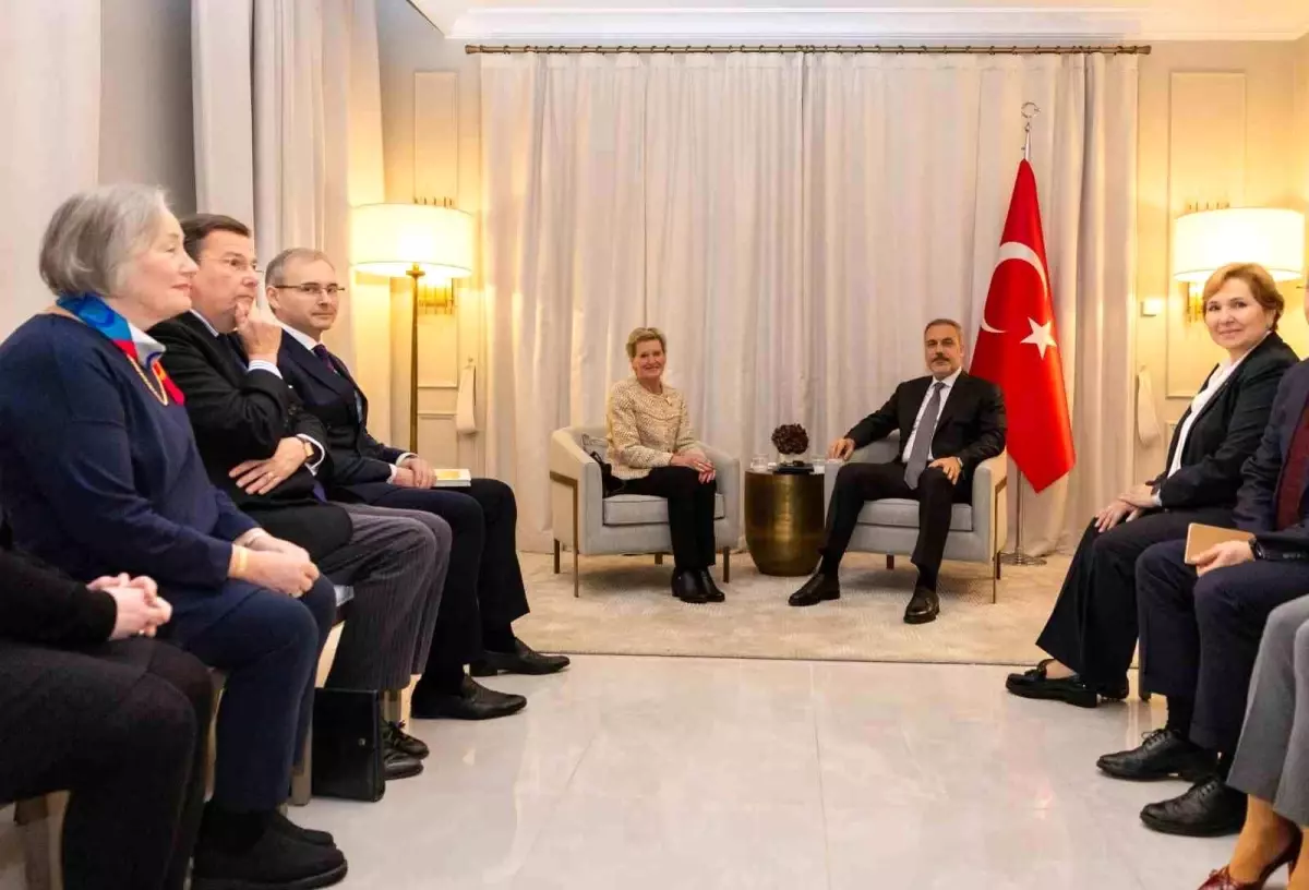 bakan fidan finlandiyada m2k6736g.jpg