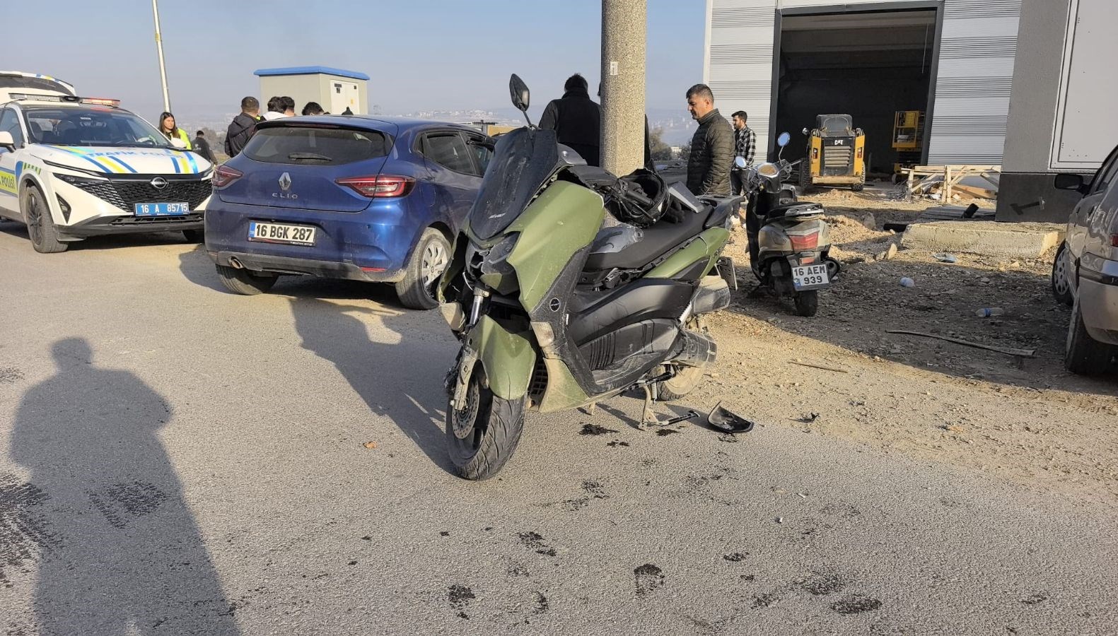 bursada feci kazaotomobille carpisan motosikletin surucusu agir yaralandi suF8zNrr.jpg