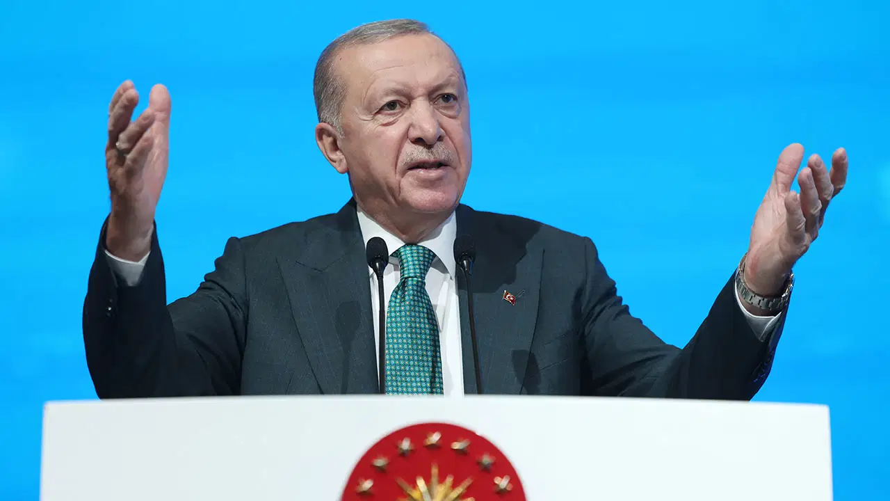 erdogan ozgur ozeli hedef aldi biz az soyledik o cok anlasin sPw1frjI.jpg