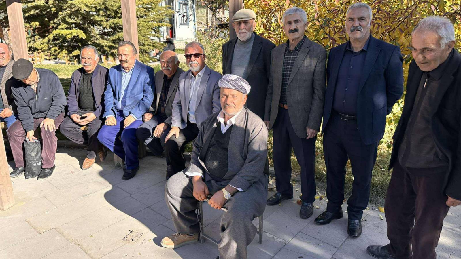 vanli emekliler olume terk ettiler mezarimizi kazip bizi gommeye bile tenezzul etmiyorlar 2JvGwgi7.png