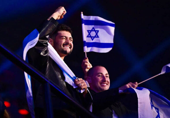 israil-sahneye-cikti-salon-karisti-soykirimi-durdurun-sloganlari-eurovisiona-damga-vurdu-Je74BRYD