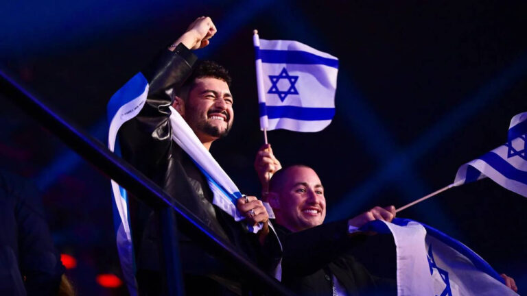 israil-sahneye-cikti-salon-karisti-soykirimi-durdurun-sloganlari-eurovisiona-damga-vurdu-Je74BRYD